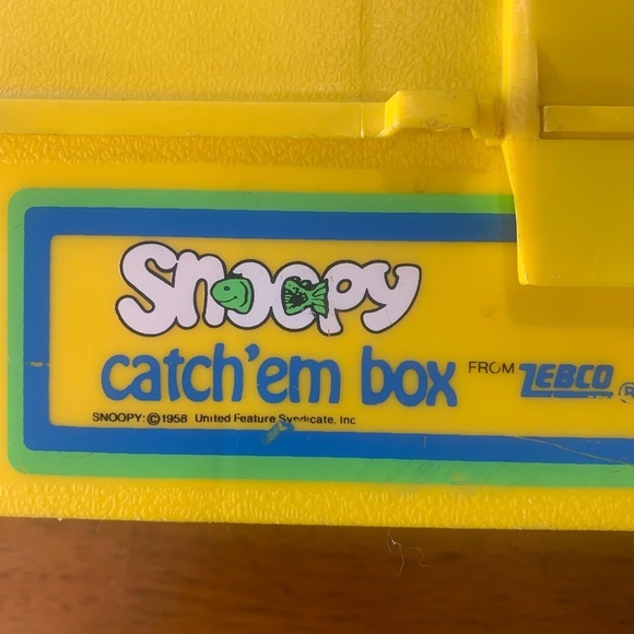 SNOOPY Catch ‘Em Tackle Box Used Great Condtion Peanuts Zebco - Picture 3 of 17